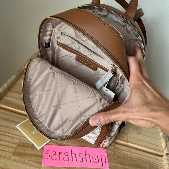 🌼Michael Kors backpack - Picture 9 of 15
